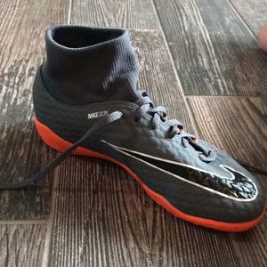 Nike unisex indoor soccer shoes